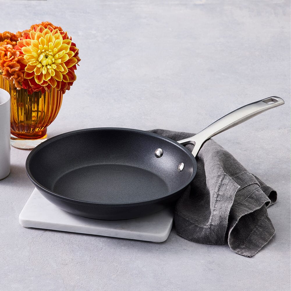 Le Creuset Toughened Non-Stick Shallow Frying Pan - Image 5
