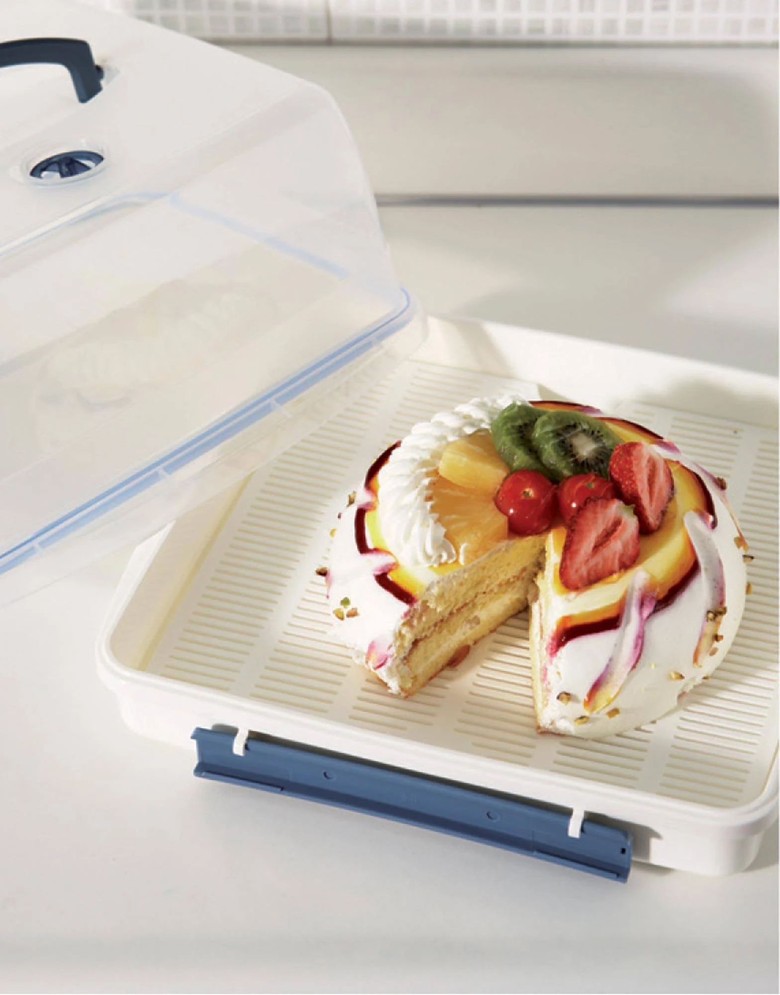 Lock & Lock Cake Box 12.6L Incl Freshness Tray - Image 3