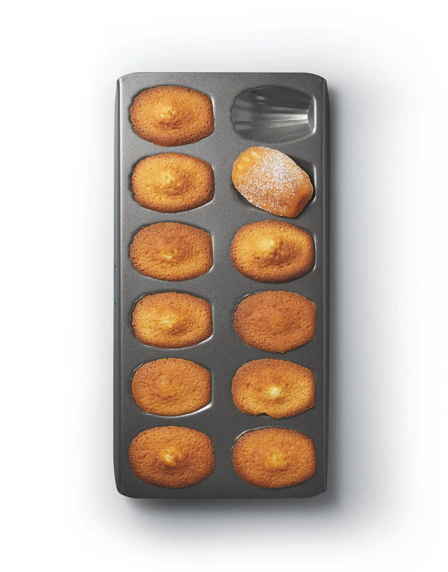MasterClass Non-Stick Twelve Hole Madeleine Pan 40cm x 20cm - Image 2