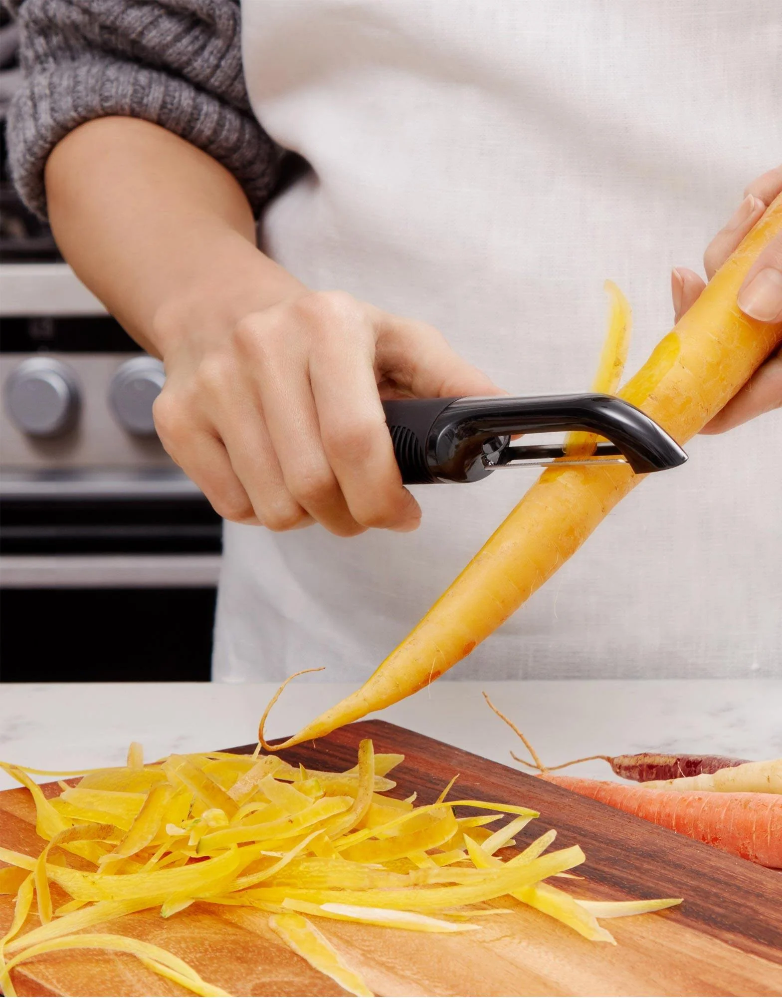 Oxo Good Grips Soft Grip Swivel Peeler - Image 3