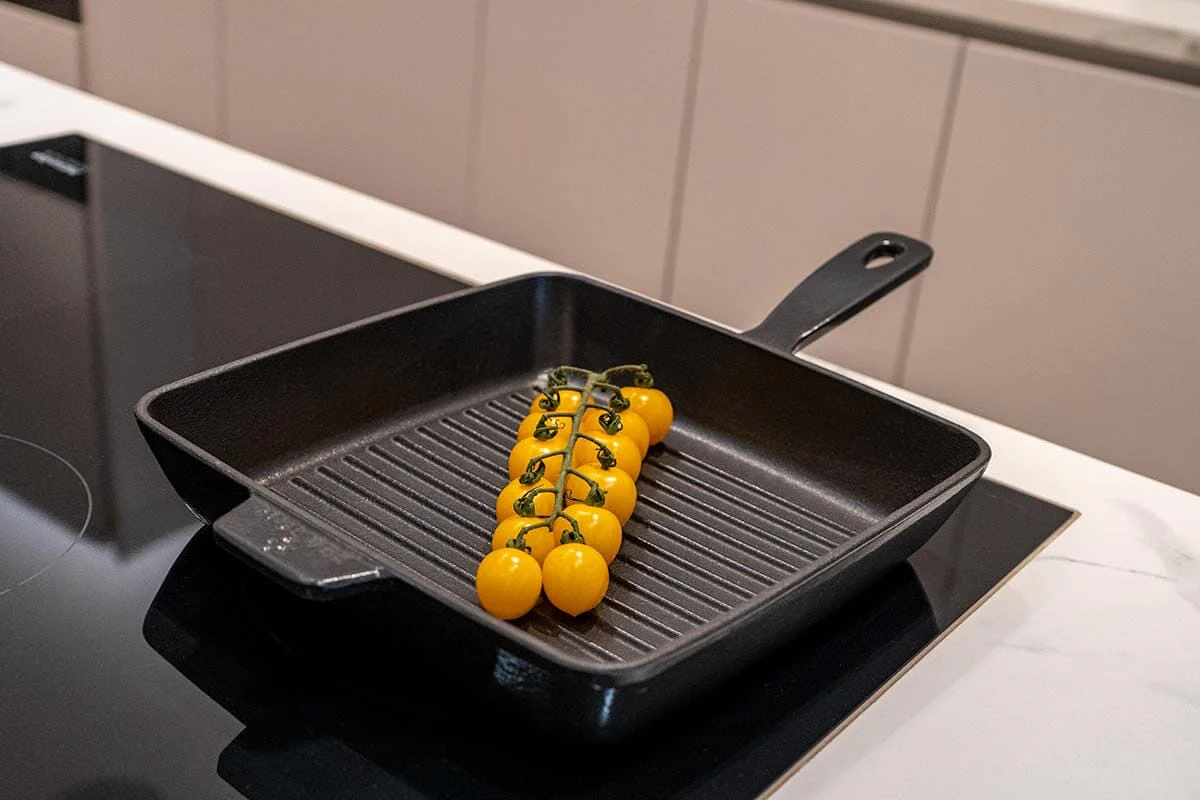Season Cast Iron Griddle Pan Blackberry - Image 3