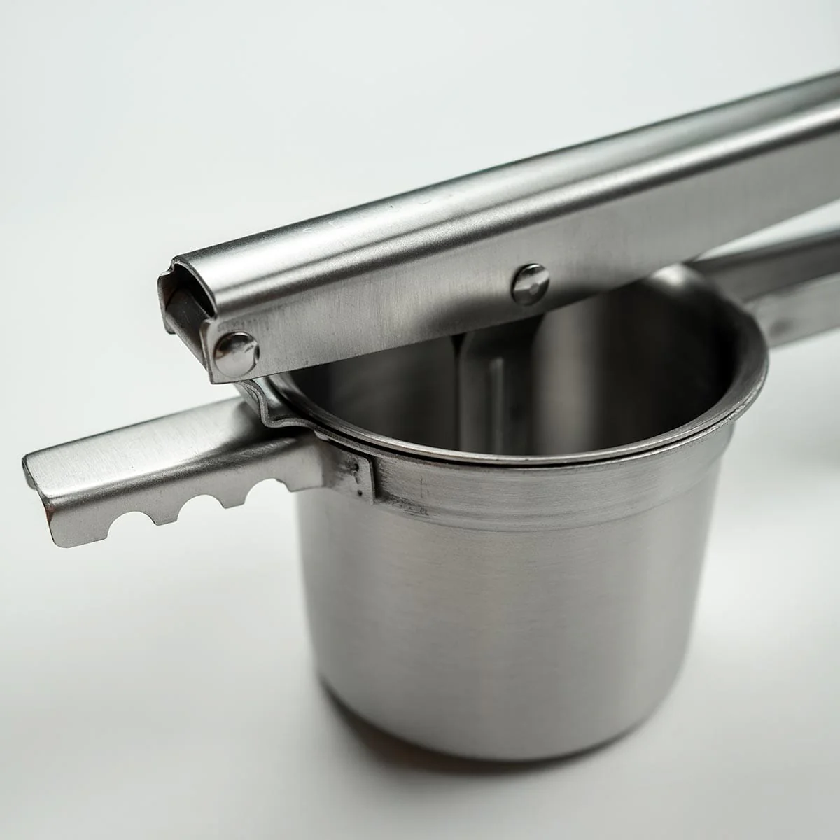 Season Stainless Steel Ricer and Juice Press - Image 2