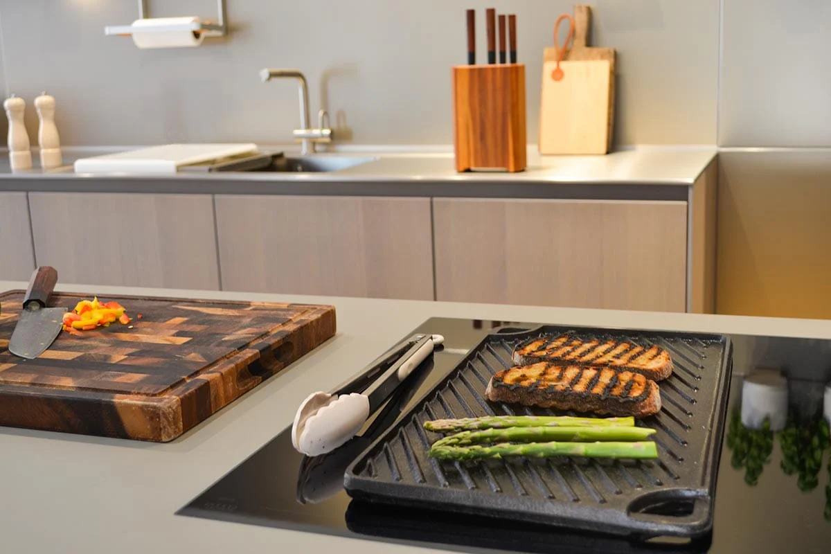 Season Cast Iron Wide Reversible Griddle - Image 6